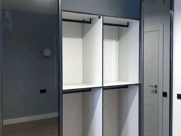 Зеркальные шкафы купе на заказ: элегантное и функциональное хранение для вашего интерьера